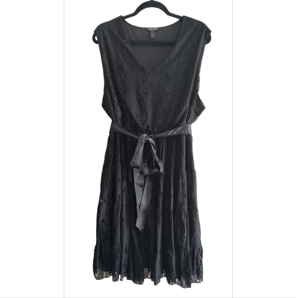 Chic Black Lace Midi Dress with Satin Tie